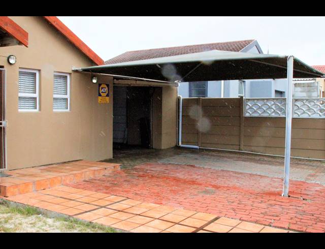 2 BEDROOM HOUSE FOR SALE IN STRANDFONTEIN